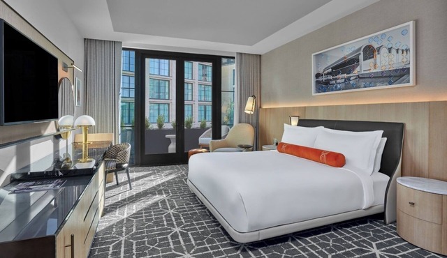 The Crescent Hotel | Patio Deluxe King | Near Art & Science District