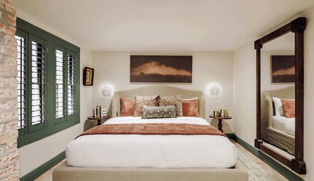 The Estella | 6BR Mansion Suite, Shared Pool & Spa