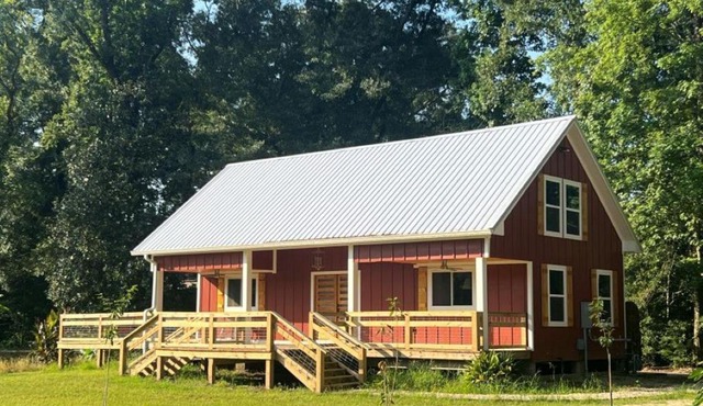 The Firehouse- Small cottage on the river