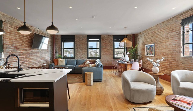 The Gisele: 4br/4ba for 8 Pool + Streetcar Stop