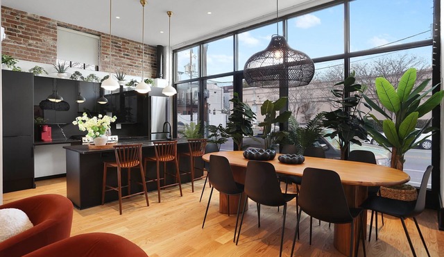 The Gisele: 4BR/4BA for 8 | Pool + Streetcar Stop