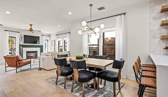 The Gretel-Stunning 4 Bed Downtown Gem, Spa, 14ppl