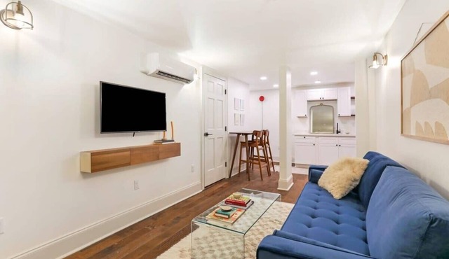 The Hudson: Cool Art Filled Suite near FQ with Pkg