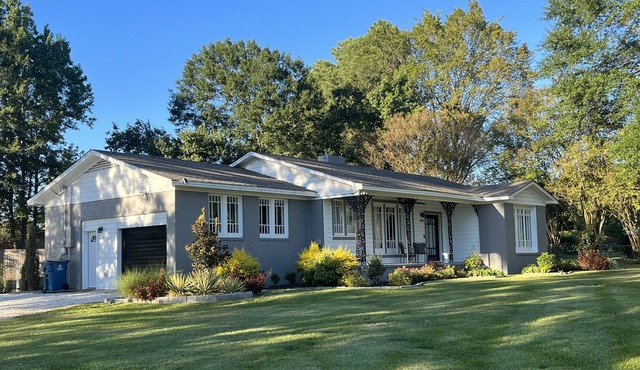 “The Koop” A relaxing retreat within reach