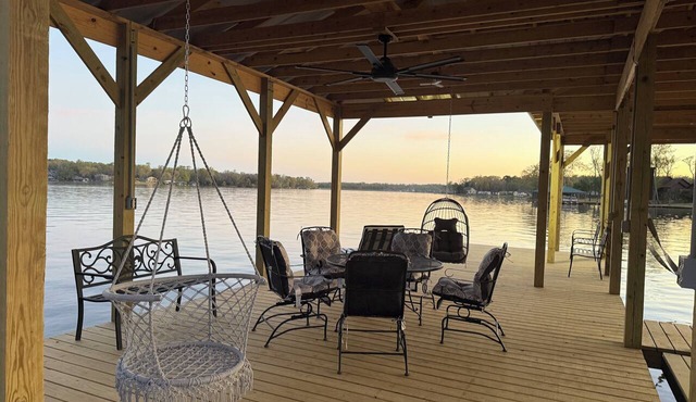 The lake house in Murchison