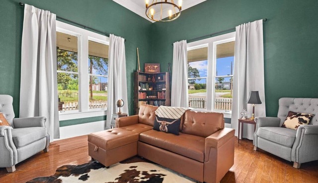 The Leonidas Suite at historic Jeter Farmhouse