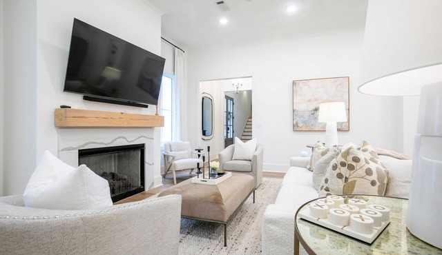 The Magnolia Manor, 4BRHome by Velvet Ditch Villas