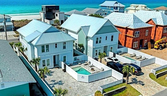 The Pearl of Pier Park! Heated Pool! Steps from Beach! Putt Putt! Sleeps 16!