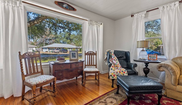 The Pelican on Frazar offers charm, character, and cozy Louisiana comfort.