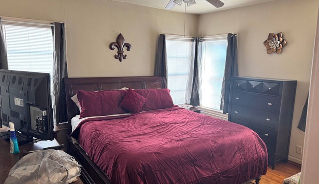 The Red Door Home 2-bedroom house with WiFi and AC in beautiful Beaumont