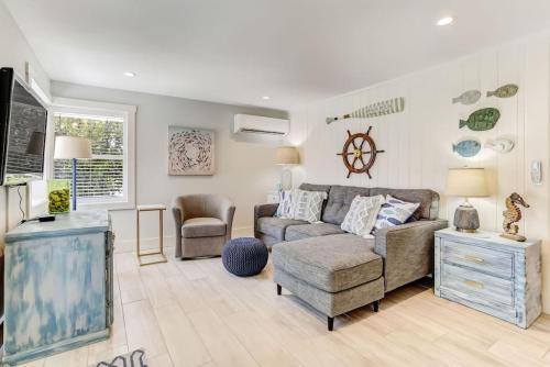 The Reef - Cozy Hideaway - Private Patio - Located Steps from the Beach in Fernandina Beach