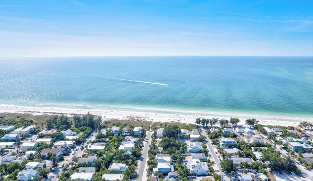 The Seashell Cottage – Historic AMI Charm, Modern Comfort, Steps from Beach