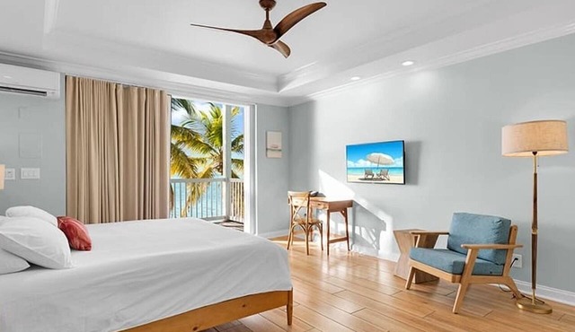 The Stay You’ve Been Looking For! Balcony, Outdoor Pool, Pets Are Welcome!