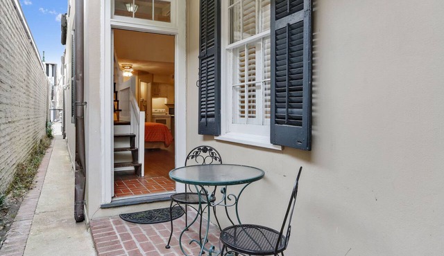 The Suite Life - 6BR, 4BA, 10 beds, sleeps 20 - Tour Discounts - French Quarter