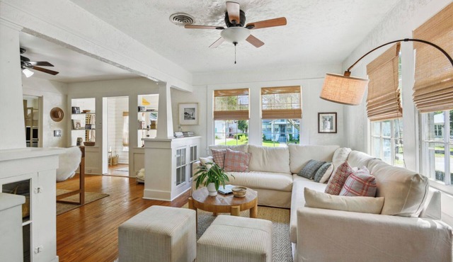 The Sunday Cottage in Old Town, Bay St. Louis. Priceless Location! Walkable!