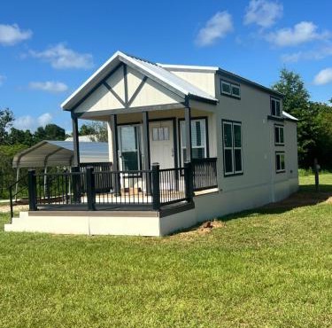 The Sunflower Villa - 15 Miles from the Beach!