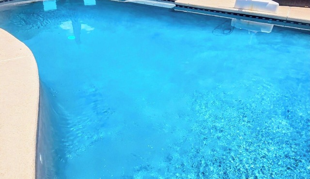 The Sunny Spot Sleeps 10 Private Pool FREE Wi-Fi