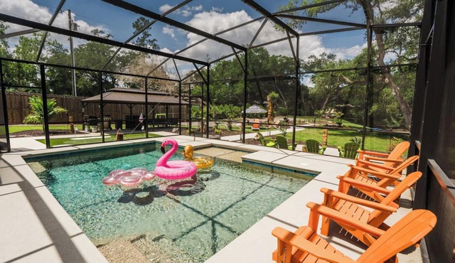 The Tiki Palm- Screened Pool, Mini Golf, Arcade & Creekside Fun