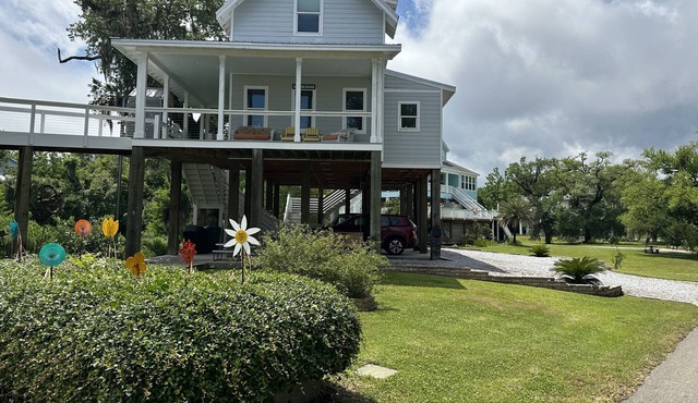 THE TREE HOUSE RETREAT! sleeps 10