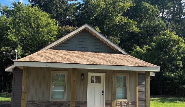 The Winner’s Circle Cottage at the Creek; New Fully Remodeled; Perfect Location!