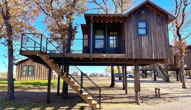 The Wren Treehouse (15 MIN to Magnolia & Baylor)