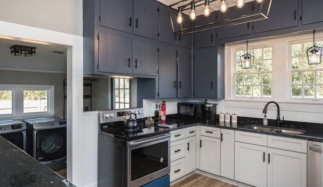 This house is a 2 bedroom(s), 1 bathrooms, located in Pensacola, FL.