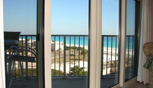 Tops'l Resort Beach Manor Ocean Blue Chic Condo! Beachfront with private beach!