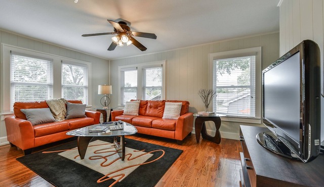 Treetop Getaway in Historic Neighborhood, top rated for cleanliness and location