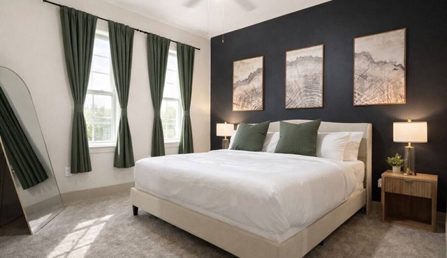 Trendy Modern Getaway w/King Bed for a Prime Stay