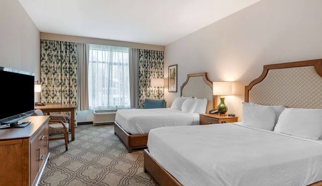 Tri‑Cities 2 Queen Room w/Breakfast, Gym & Pool in Pasco