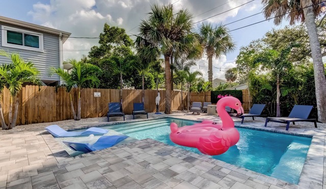 Triplex- Family Fun Oasis! 1 Block to Beach with Heated Pool, Putt-Putt, + bikes