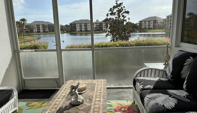 Tropical Breeze - Cozy retreat short walk to pool and beach