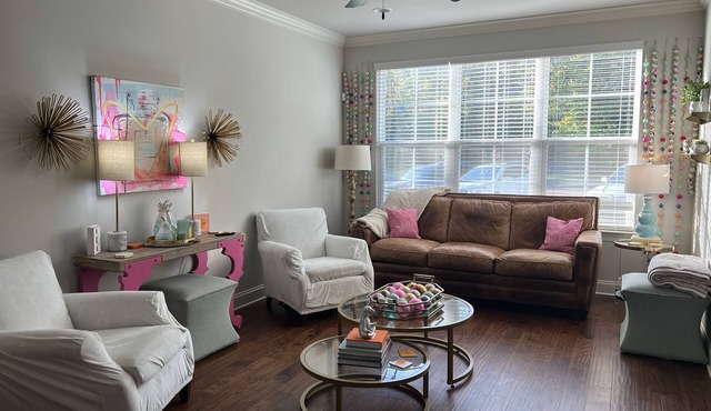Two Miles from Ole Miss Campus! Beautiful, serene neighborhood!