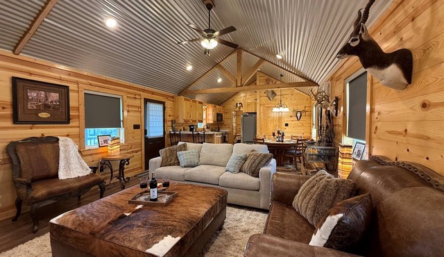 TX Retreat | Private Cabins, Safari Lodge & Pool