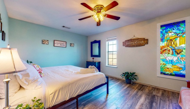 Unique Cottage by Airstrip for Private Planes - Herb Garden, Dog-Friendly in Rhome