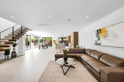 Up to 10 Guests! Design District Villa