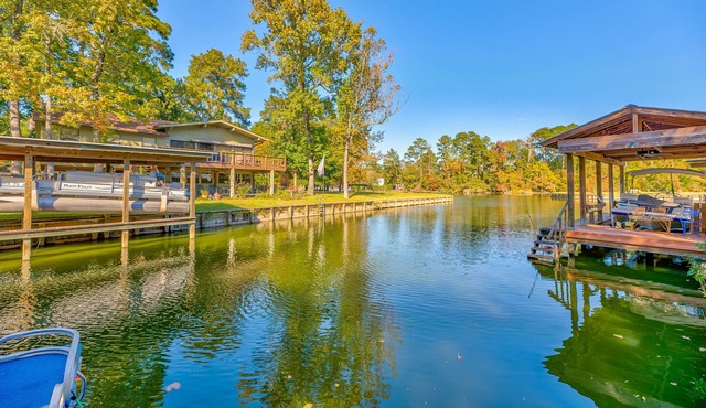 Updated Lakefront Home- EV Charger, Kayaks, Fire pit, Hot Tub