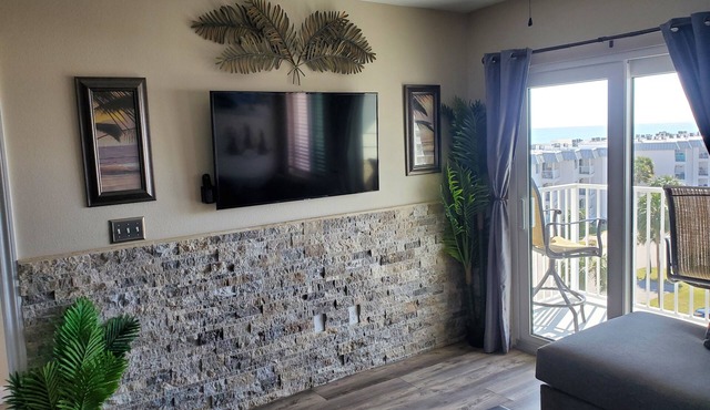 Updated Unit/Great View/Top Floor, 5th