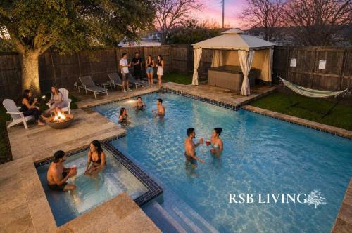 Upscale 6BR 2,5BA Holiday Home with Pool, Hot Tub & Game Room