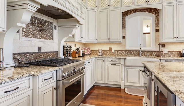 Uptown Penthouse Centrally Located...