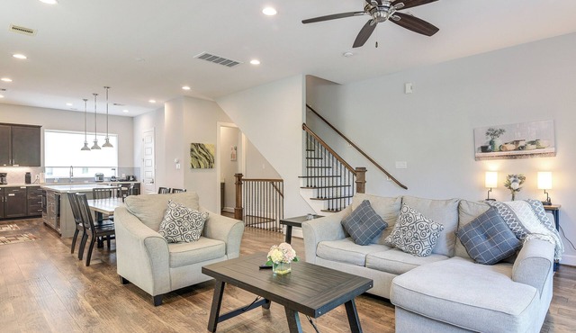 Urban Gem w/Balcony! Near NRG Stadium & Downtown