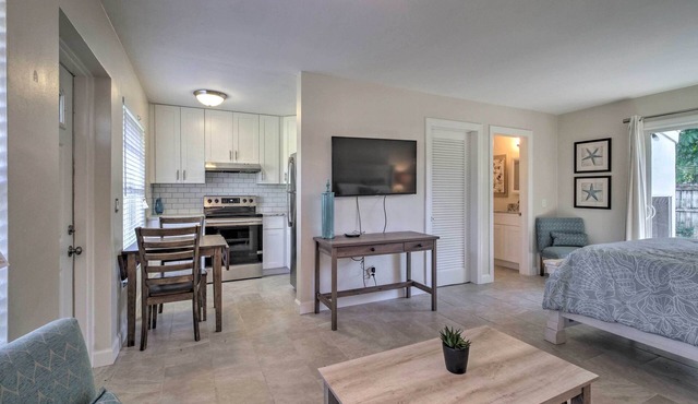 Vero Beach Studio-Walk to Ocean & Restaurants