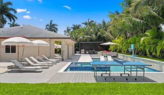Villa Serena Miami 4BR-Pool-BKT CT Near Beaches