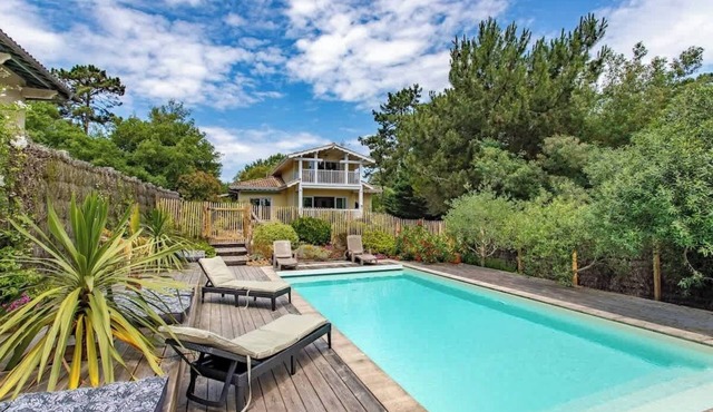 Villa with pool and Bassin view, 2 minutes from the beach. in Lège-Cap-Ferret