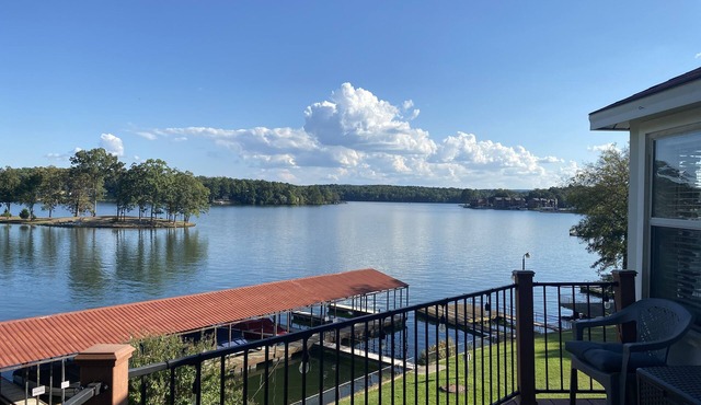 Vintage Lake Front Cottage, thoughtful updates, cleaned and cared for by owner