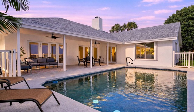 Vista Bonita - Private Pool, Fire Pit, Mins to DT (fee applies if you would like the pool heater turned on)