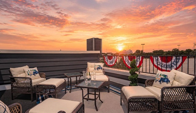 Walk to AT&T Stadium | Priv Rooftop + Free Parking
