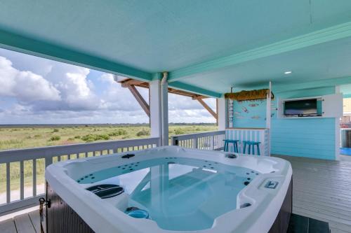 Walk to Beach: Home w/Hot Tub & Deck in Gilchrist