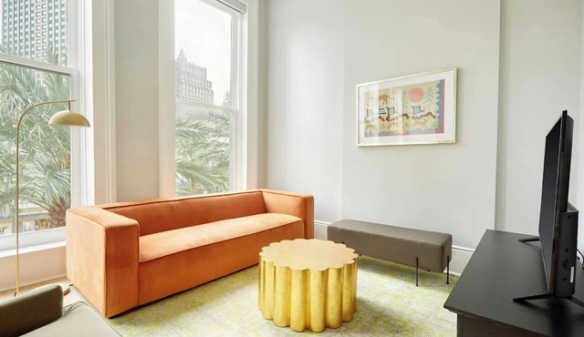 Walk to Bourbon St, Riverfront Park, French Qtr | Canal St Stay | The Harlequin
