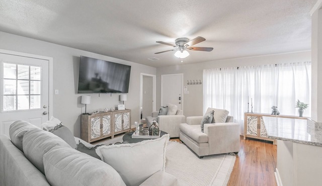 Walk To Dickies Arena & Will Rogers! Close to TCU & Dtwn Ft. Worth. 2 King Beds